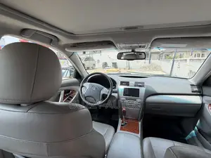 Toyota Camry XLE V6 4dr Sedan (3.5L 6cyl 6A) 2011 Gray
