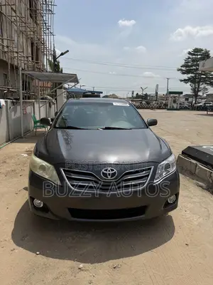 Toyota Camry XLE V6 4dr Sedan (3.5L 6cyl 6A) 2011 Gray