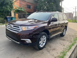Toyota Highlander SE 2012 Red
