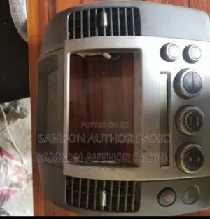 Factory Followcome Radio Chrome Nissan Pathfinder 2005