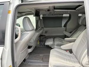 Toyota Sienna Limited 7 Passenger 2010 White