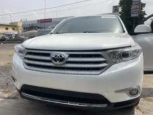 Toyota Highlander 3.5L 2WD 2013 White