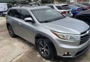 Toyota Highlander XLE V6 4x4 (3.5L 6cyl 6A) 2016 Gray