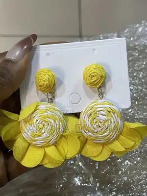 Super Fairy Seaside Resort Style Straw Flower Versatile Earrings.