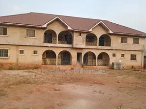 3bdrm Block of Flats in Benin City for sale