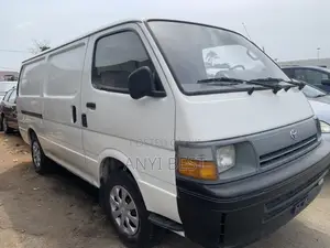 Toyota Grand HiAce 1999 White
