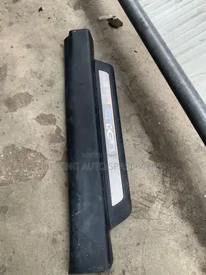 Lexus Rx 350 Floor Plastic the Front and Back Plastic Right Side 015