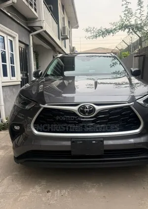 Toyota Highlander XLE 2022 Gray
