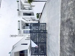 5bdrm Duplex in Ikota for sale