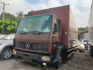 Mercedes Benz 814 Container German Truck With Helper Springs 20ft Long