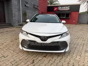 Toyota Camry XLE (2.5L 4cyl 8A) 2019 White