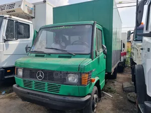 Mercedes Benz 410d Container Truck
