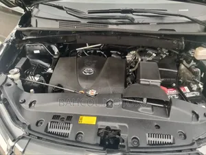 Toyota Highlander SE 4x2 V6 (3.5L 6cyl 8A) 2018 Black