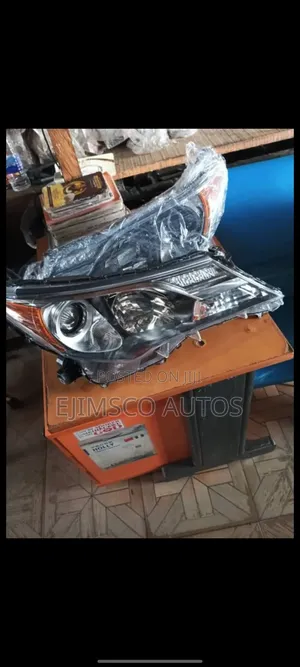 Set Of Headlamp Rav 4 2014 Model