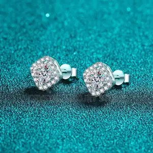 Moissanite Diamond Quality Luxury Earring Passes the Diamond Test
