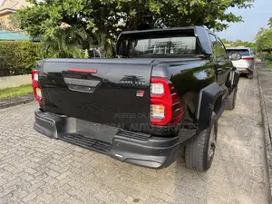 New Toyota Hilux 2024 Black