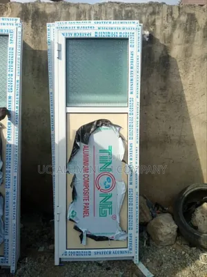 Aluminium Bathroom Doors With Blurred Glass