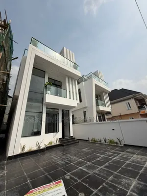 5bdrm Duplex in Chevron for sale