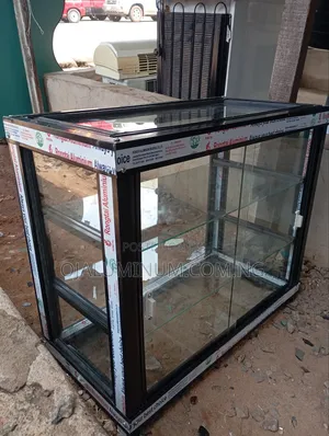 Table Top Showglass With Quality Glass(2 1⁄2ft by 2ft)