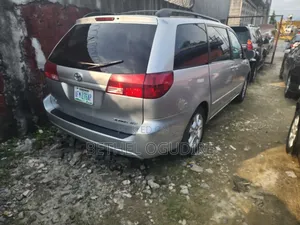 Toyota Sienna XLE 2005 Silver