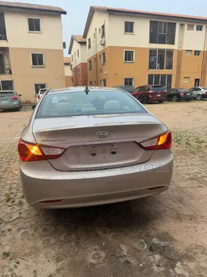 Hyundai Sonata GLS Sedan FWD (2.4L 4cyl 6M) 2012 Gold