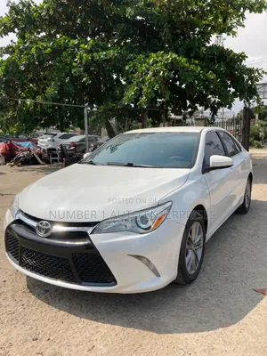 Toyota Camry SE 4dr Sedan (2.5L 4cyl 6A) 2016 White
