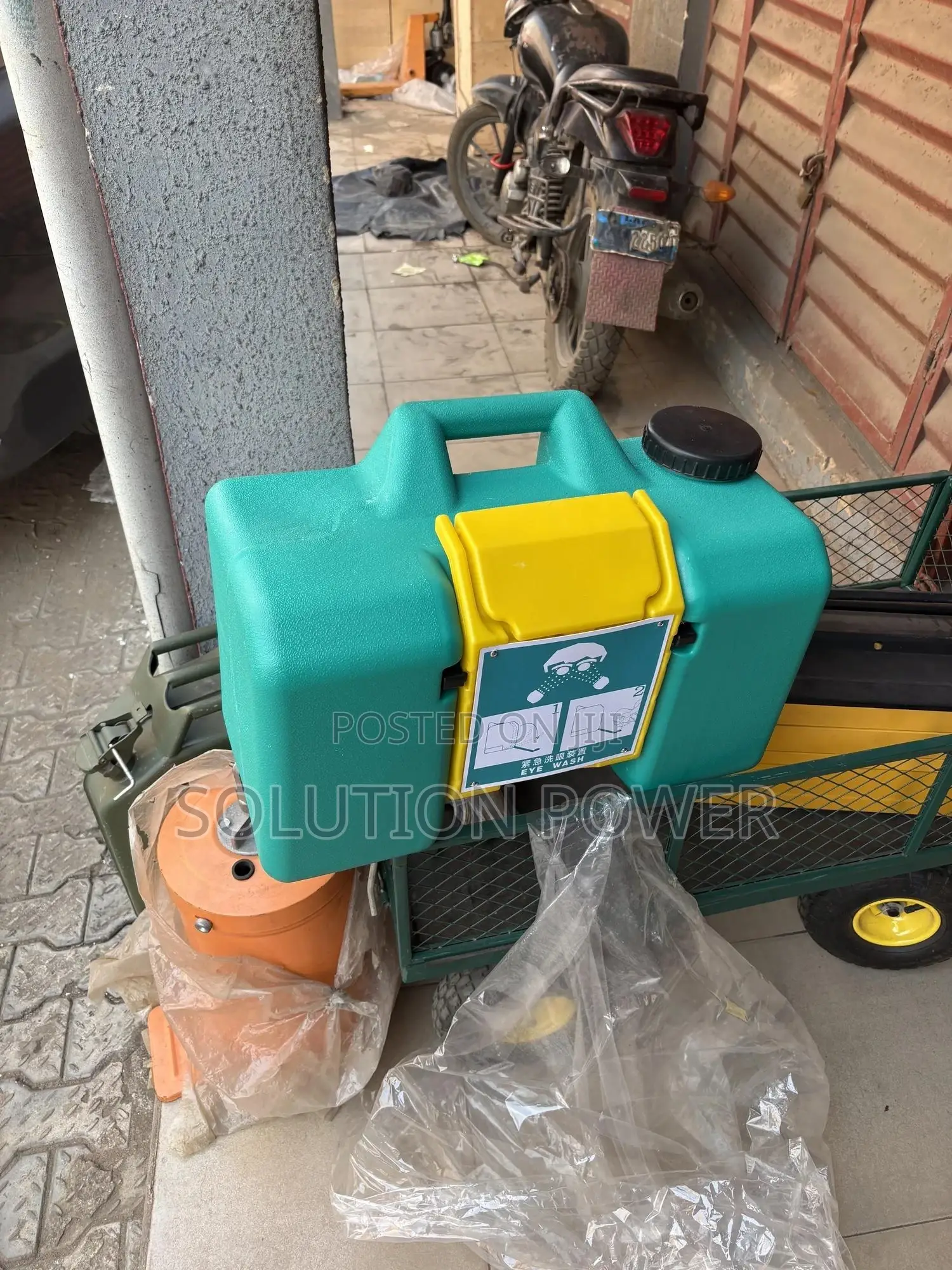 Plastic 9gallon Eye Wash Station