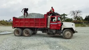Premium Chipping and Granite for Construction Workers