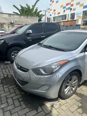 Hyundai Elantra GLS Sedan FWD (1.8L 4cyl 6M) 2013 Silver