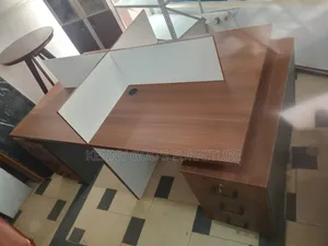 Walk Station Office Table for 4 Seating Capacity