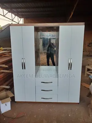 Fully Furnished Wardrobe With Mirror