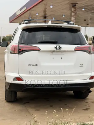 Toyota RAV4 LE AWD (2.5L 4cyl 6A) 2016 White