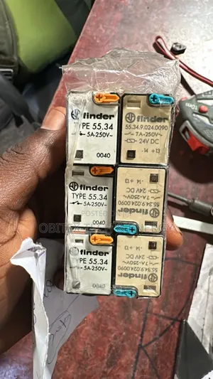 Finder 55 Series Industrial Electromagnetic Plug-in Relay (4pdt, 7a)