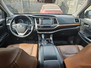 Toyota Highlander Limited 4x4 V6 (3.5L 6cyl 8A) 2018 Red