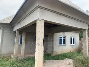 3bdrm Bungalow in Elebu Akoto Estate, Ibadan for sale