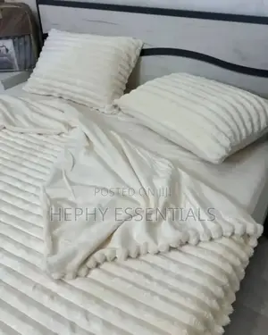 Hrow Blanket – Ultra Soft Fluffy Blanket for Bed Couch