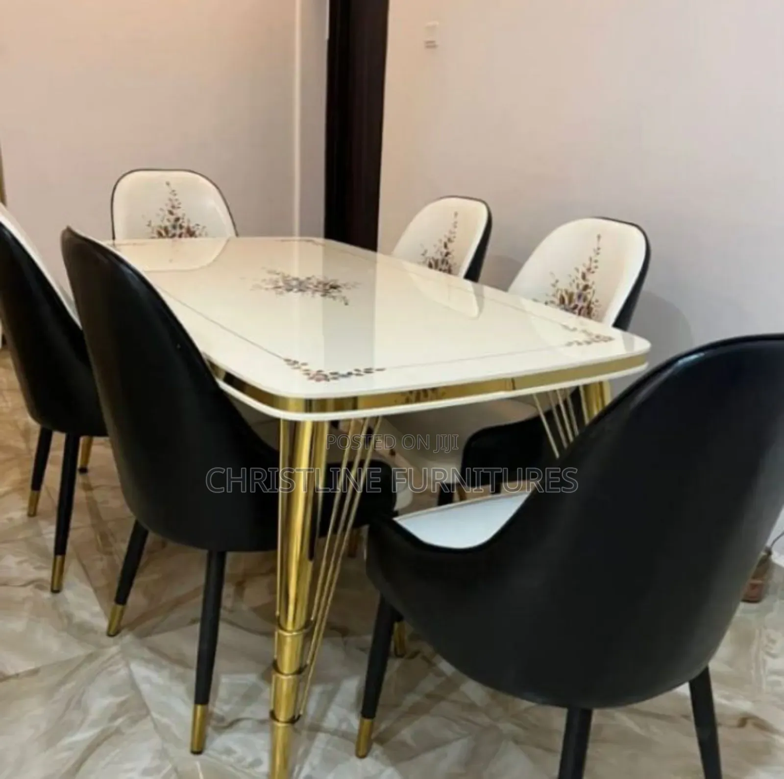 Dining Table by 6 Seaters