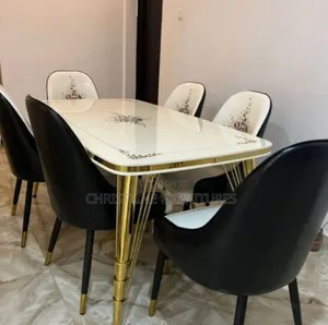 Dining Table by 6 Seaters