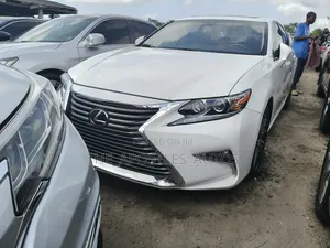 Lexus ES 350 FWD 2016 White