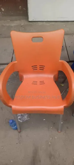 Plastic Dining Chair for Homes and Restaurants