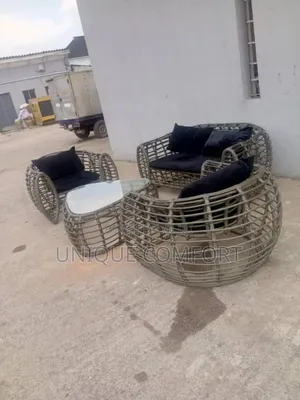 4 Seaters Luxury Rattan Outdoor Set With Glass Top Center Table