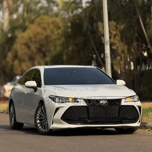 Toyota Avalon Limited (3.5L 6cyl 6A) 2018 White