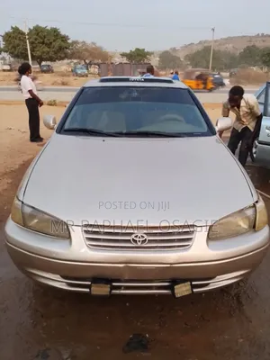 Toyota Camry 2000 Gold