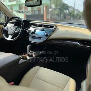 Toyota Avalon XLE Premium 4dr Sedan (3.5L 6cyl 6A) 2014 Gold