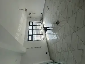 Showroom Shop to Let