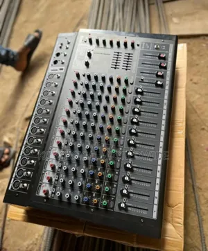Yamaha Powered Mixer Pmx12
