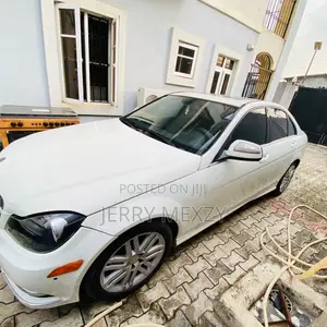 Mercedes-Benz C300 Sport Sedan AWD (3.0L 6cyl 7A) 2009 White