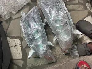 Headlight Toyota Highlander 2015