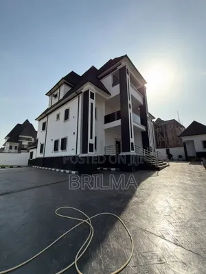 6bdrm Duplex in Dakwo District for sale
