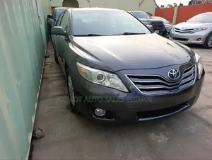 Toyota Camry XLE 4dr Sedan (2.5L 4cyl 6A) 2011 Gray